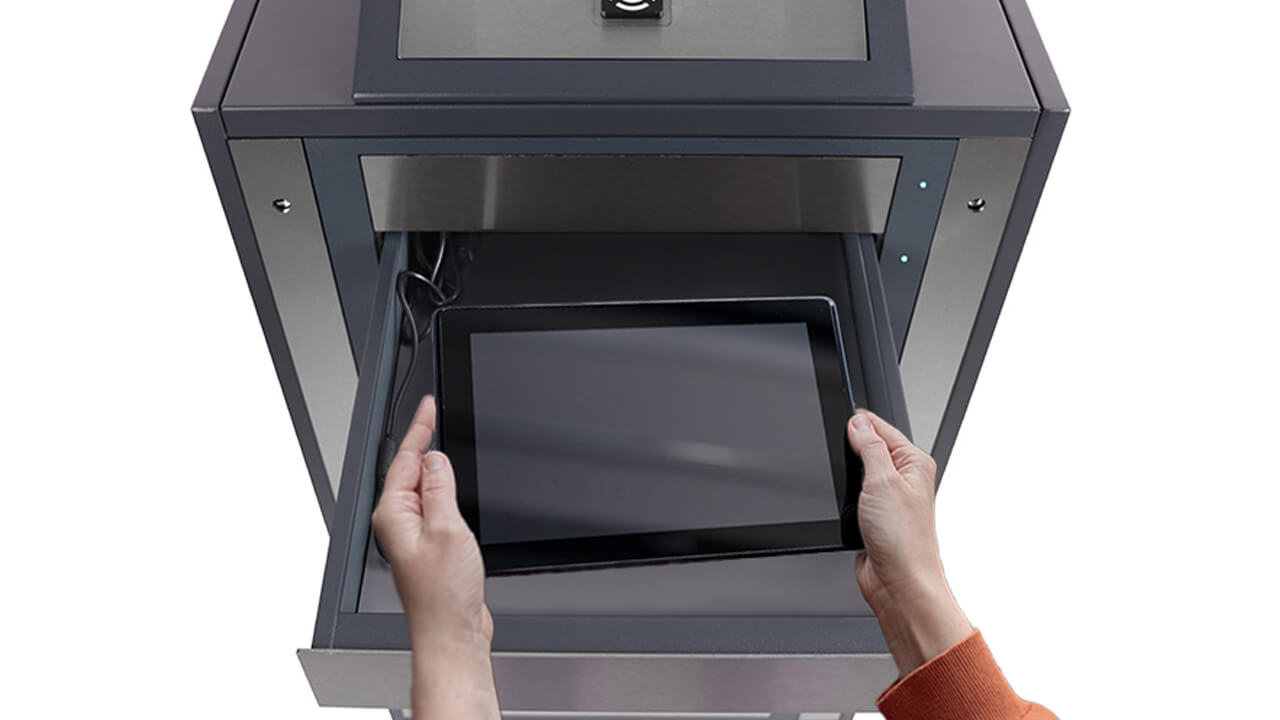 ecos_locker_hands_holding_tablet_1280x720