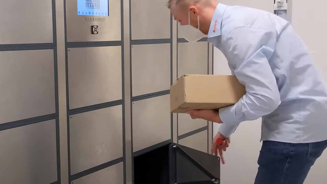 ecos_locker_putting_parcel_in_depot_1280x720