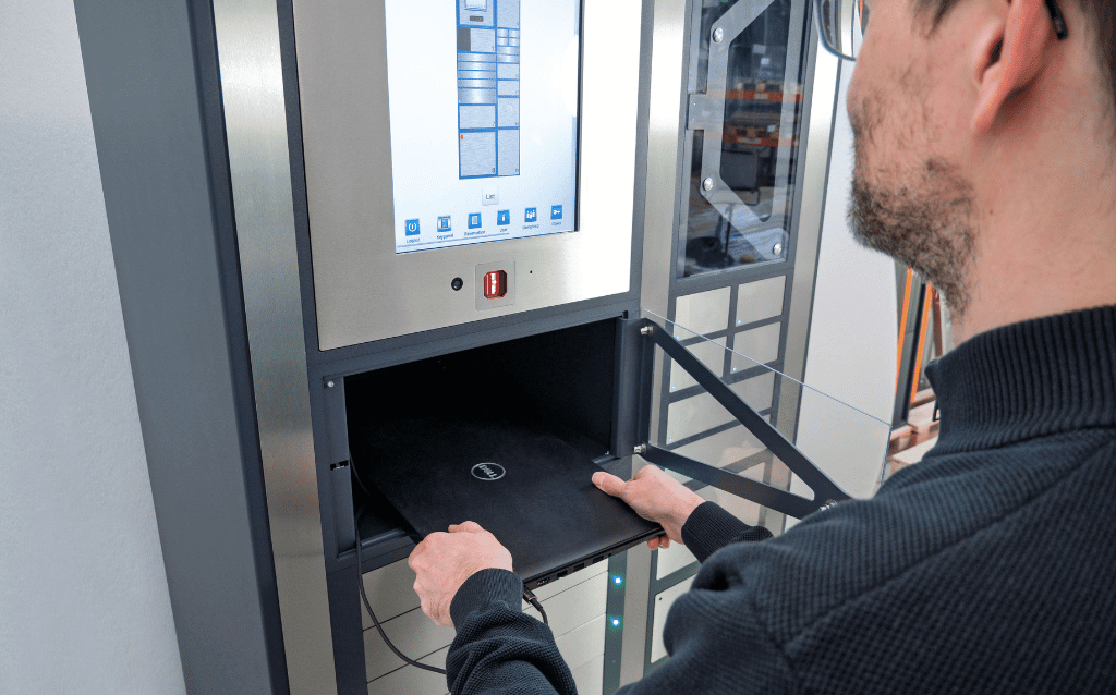 how smart lockers work