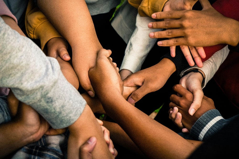 Social-Commitment_thumbnail_hand-in-hand