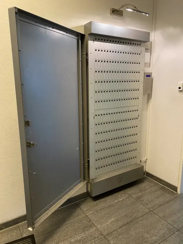 DE-Pflegedienst-Klasen-old-key-cabinet