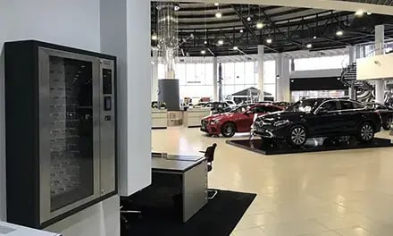 RU-Mercedes-Panavto-showroom_440