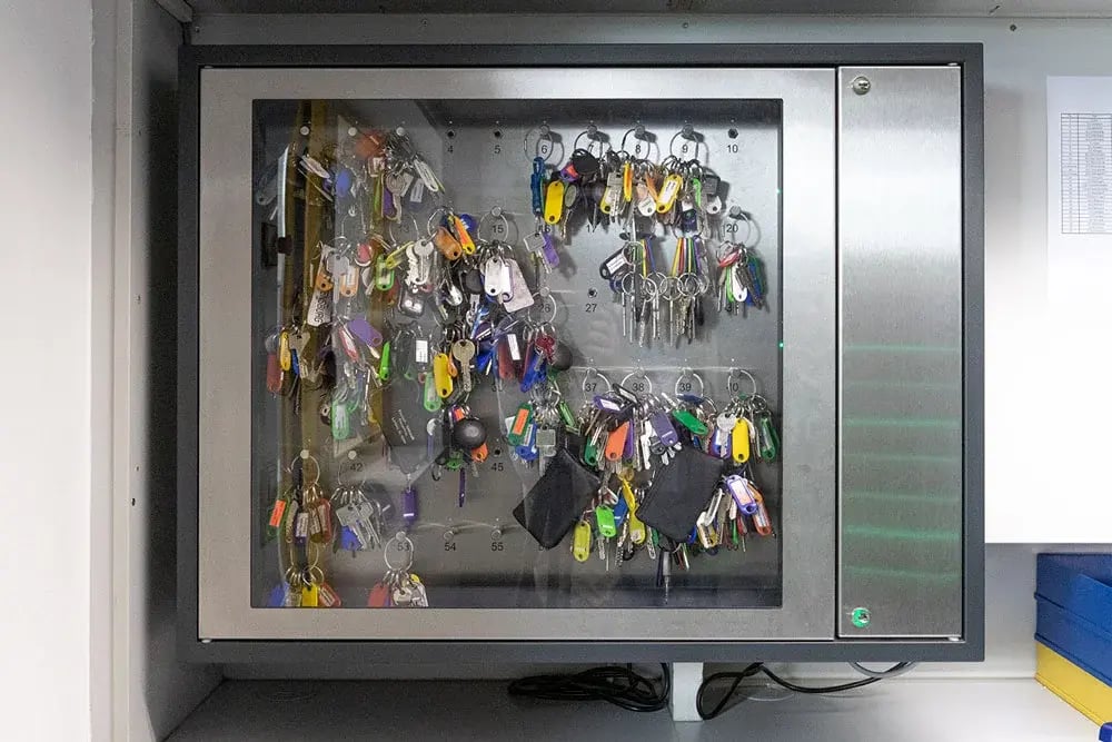 ecossystems_fachanlagen_fallstudie_allogistik_gmbh_schlüsselschrank_viele_schlüssel
