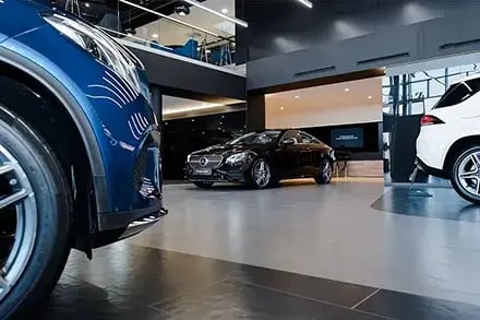 Stock-cars-in-dealership_440
