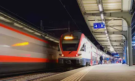 CH-SBB-train-coming-440