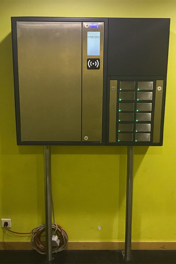 electronic key cabinet in zurich train station
